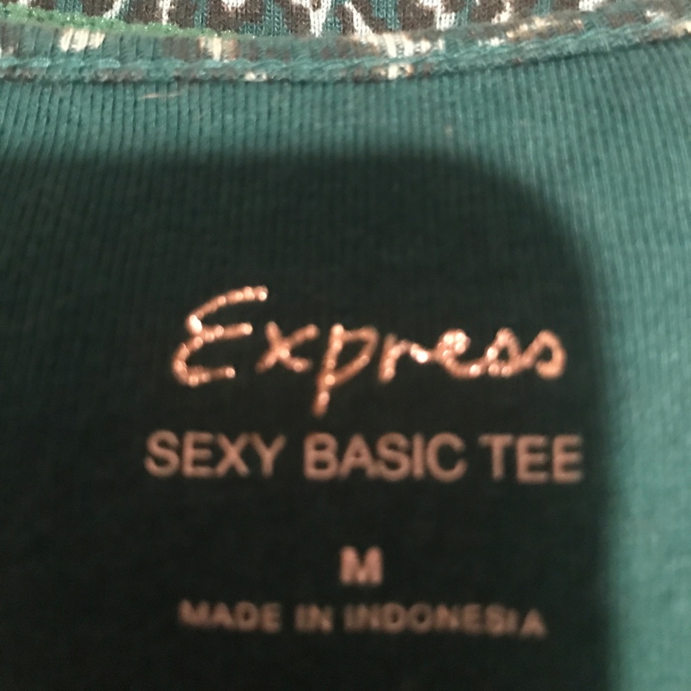 Express sexy basic tee Medium - Picture 3 of 3
