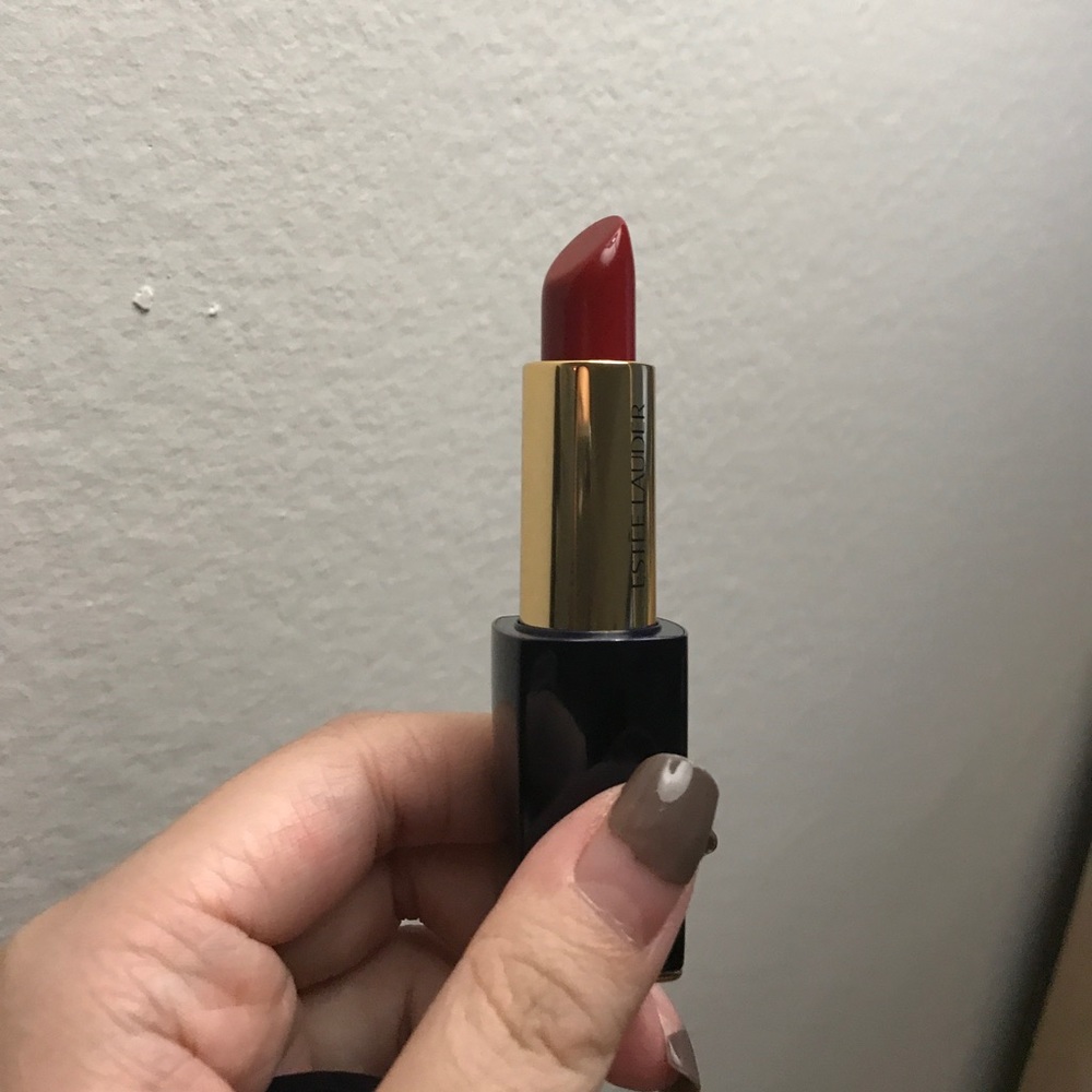 Estée Lauder pure color envy red lipstick