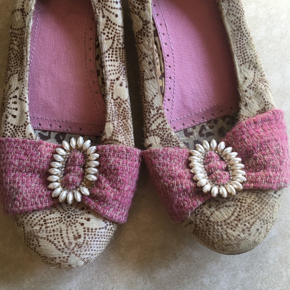 Fur with pearl and rhinestone embellished flats - Picture 3 of 6