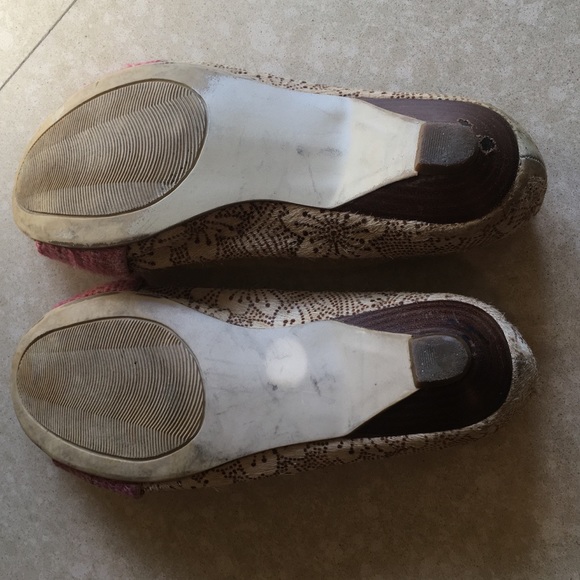 Fur with pearl and rhinestone embellished flats - Picture 4 of 6