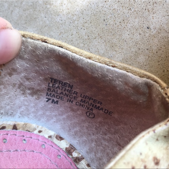 Fur with pearl and rhinestone embellished flats - Picture 6 of 6