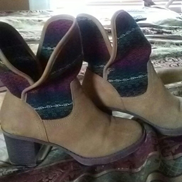 Boots - Picture 3 of 3