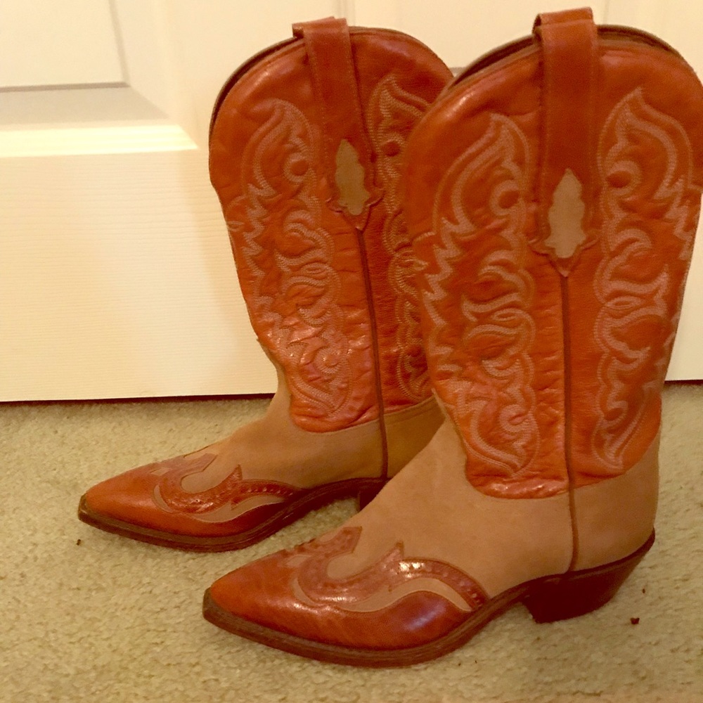 Tony Lamas Womans Cowboy boots size 6