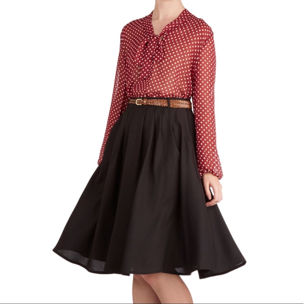 Black skirt with belt loops