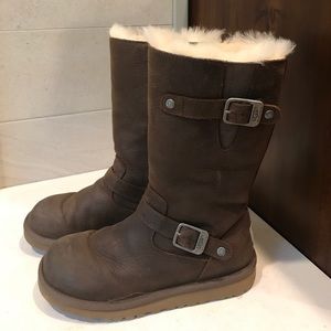 UGG Girls brown boot Sz 3