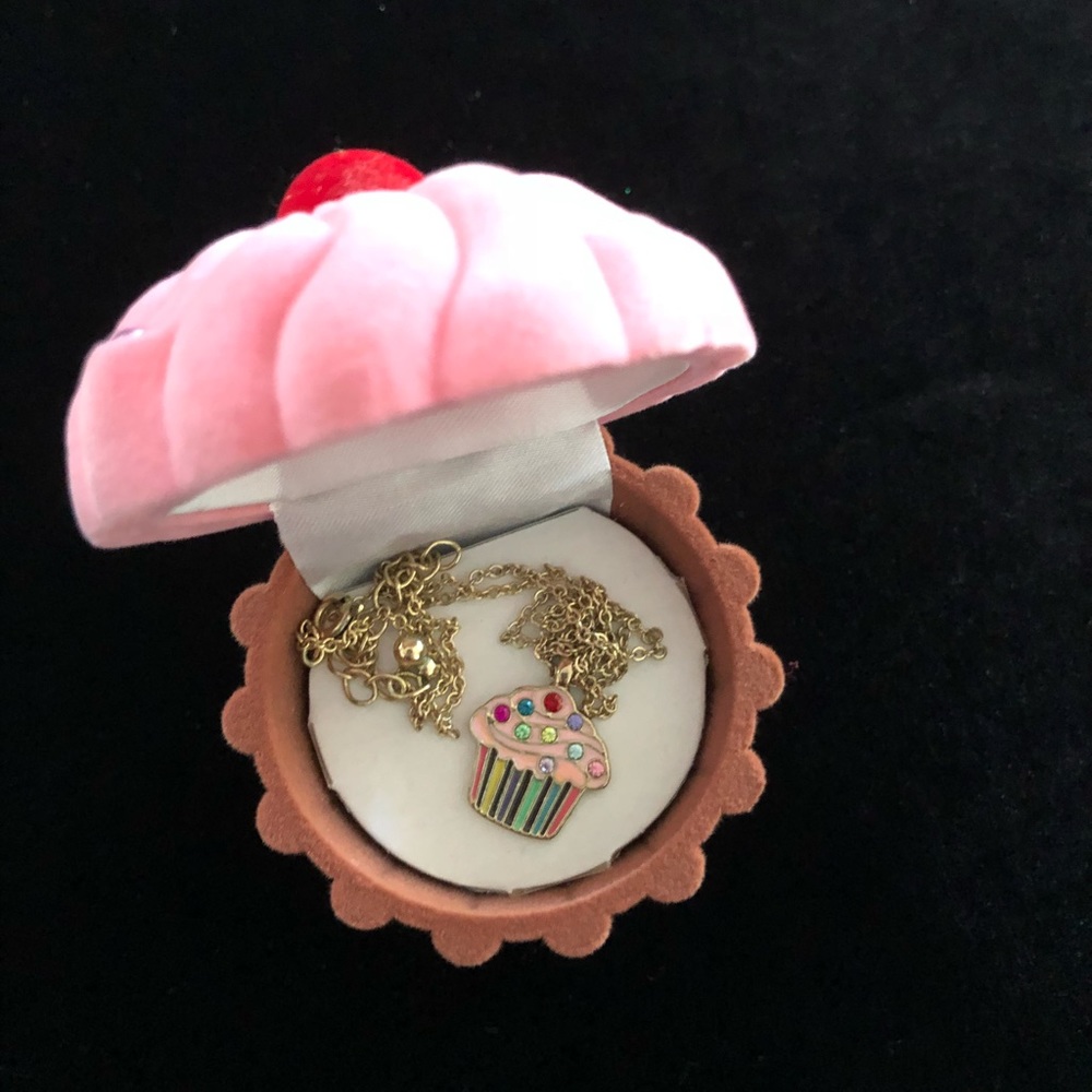 Cupcake necklace