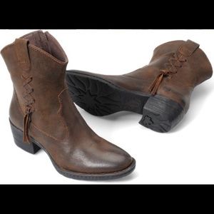 Womens Born Boots size 10.