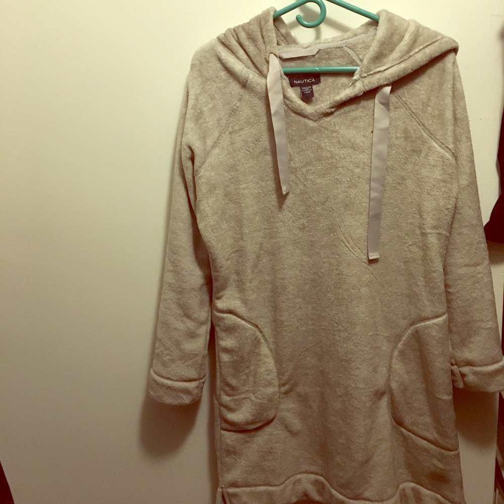 Polyester long sweater with hood and pockets