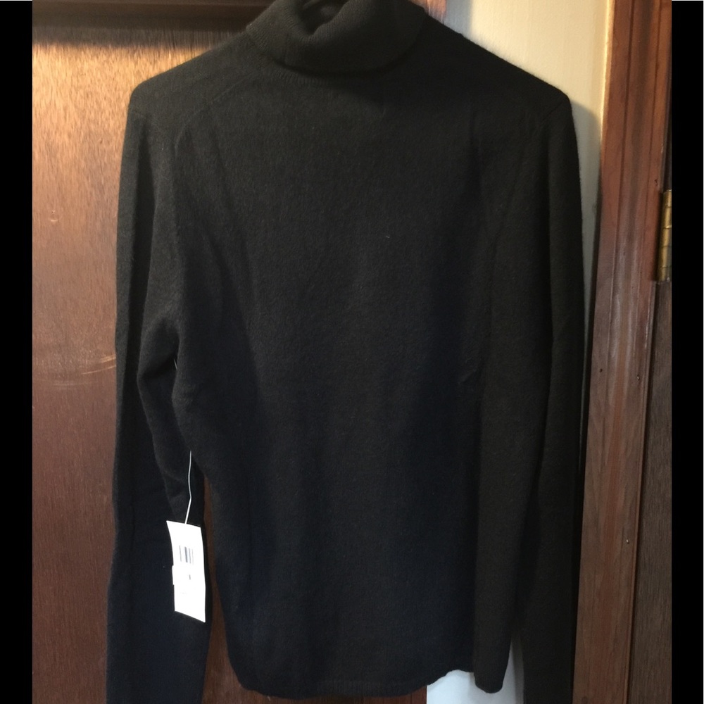 Black cashmere turtleneck