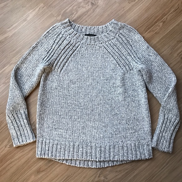 SOLD Ann Taylor Soft Gray Chunky Knit Sweater SZ M - Picture 2 of 8