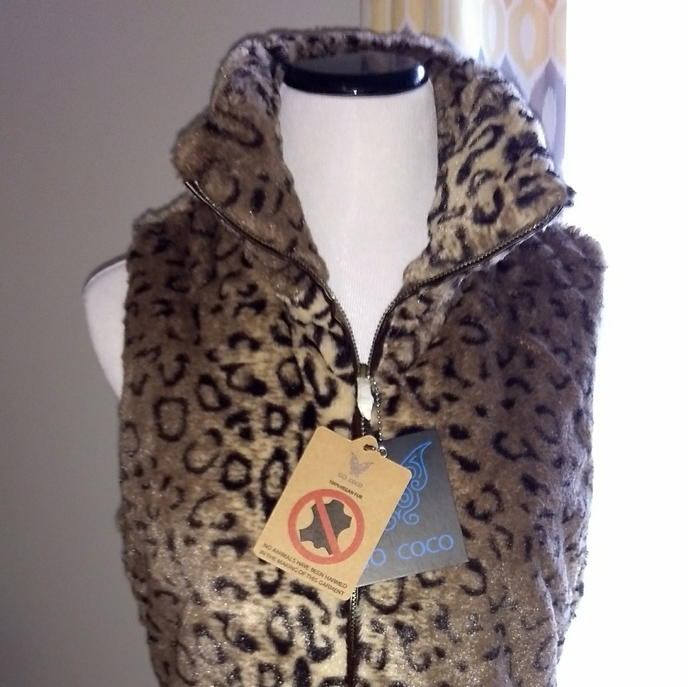 Brand new leopard print fur vest. - Size M