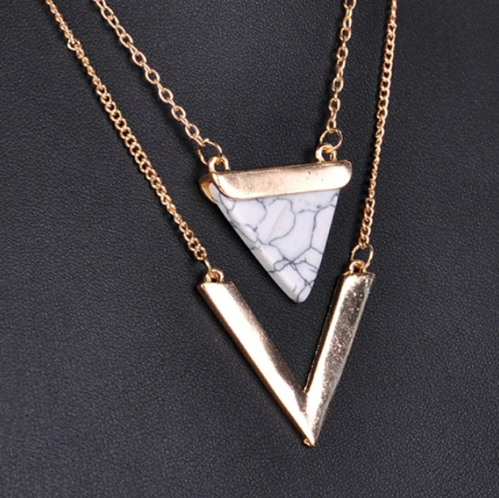 🌹BEAUTIFUL MARBLE STONE V-SHAPED PENDANT NECKLACE - Picture 2 of 3