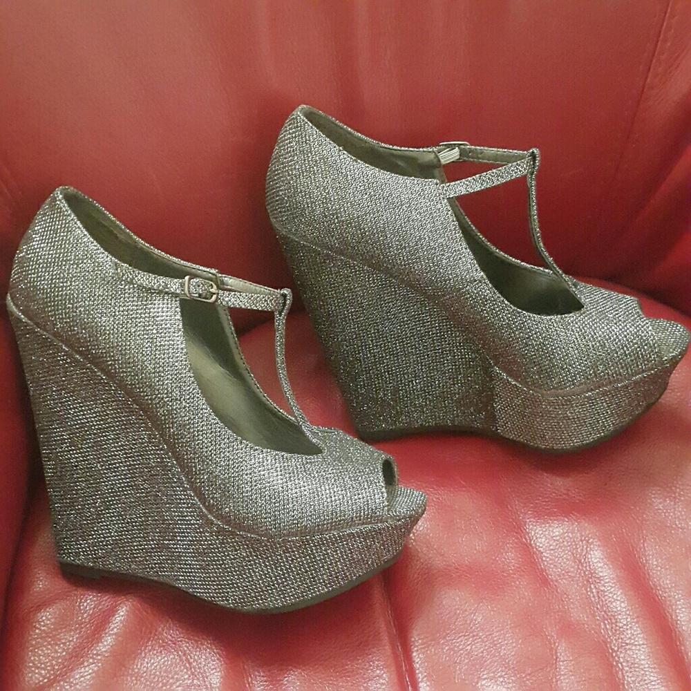 🦃Heels Silver Size 8🦃