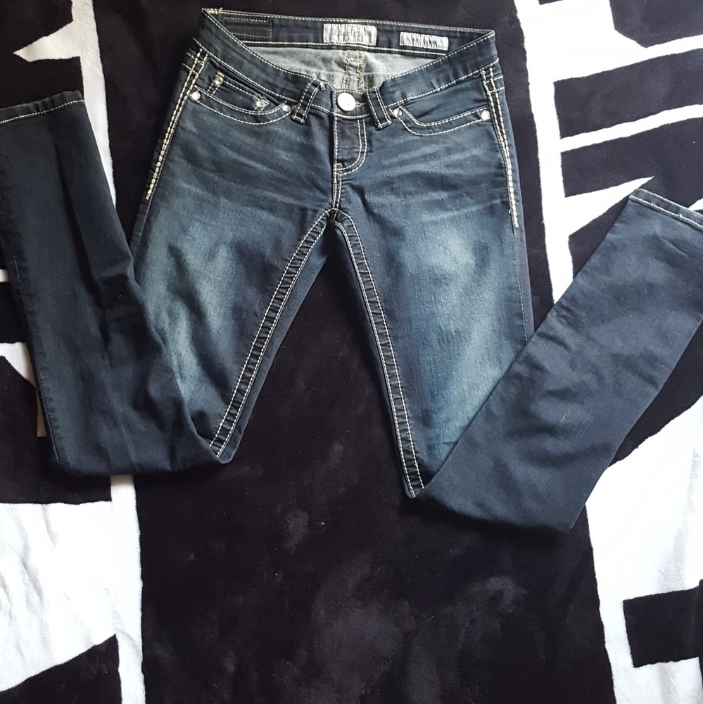 Buckle Daytrip Aries Skinny Jeans