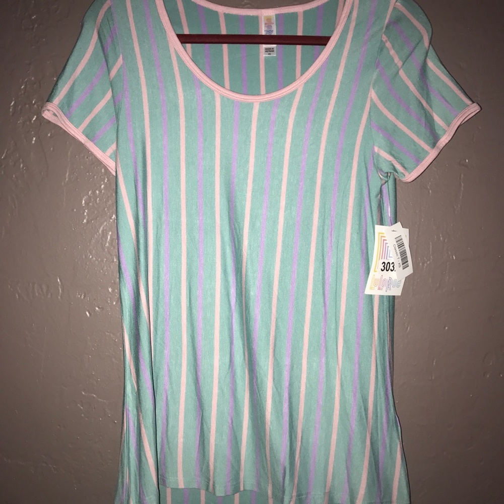BNWT XS CLASSIC T LULAROE