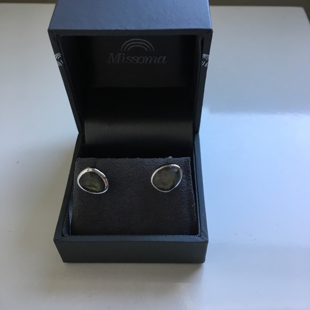 Stud earrings. Missoma
