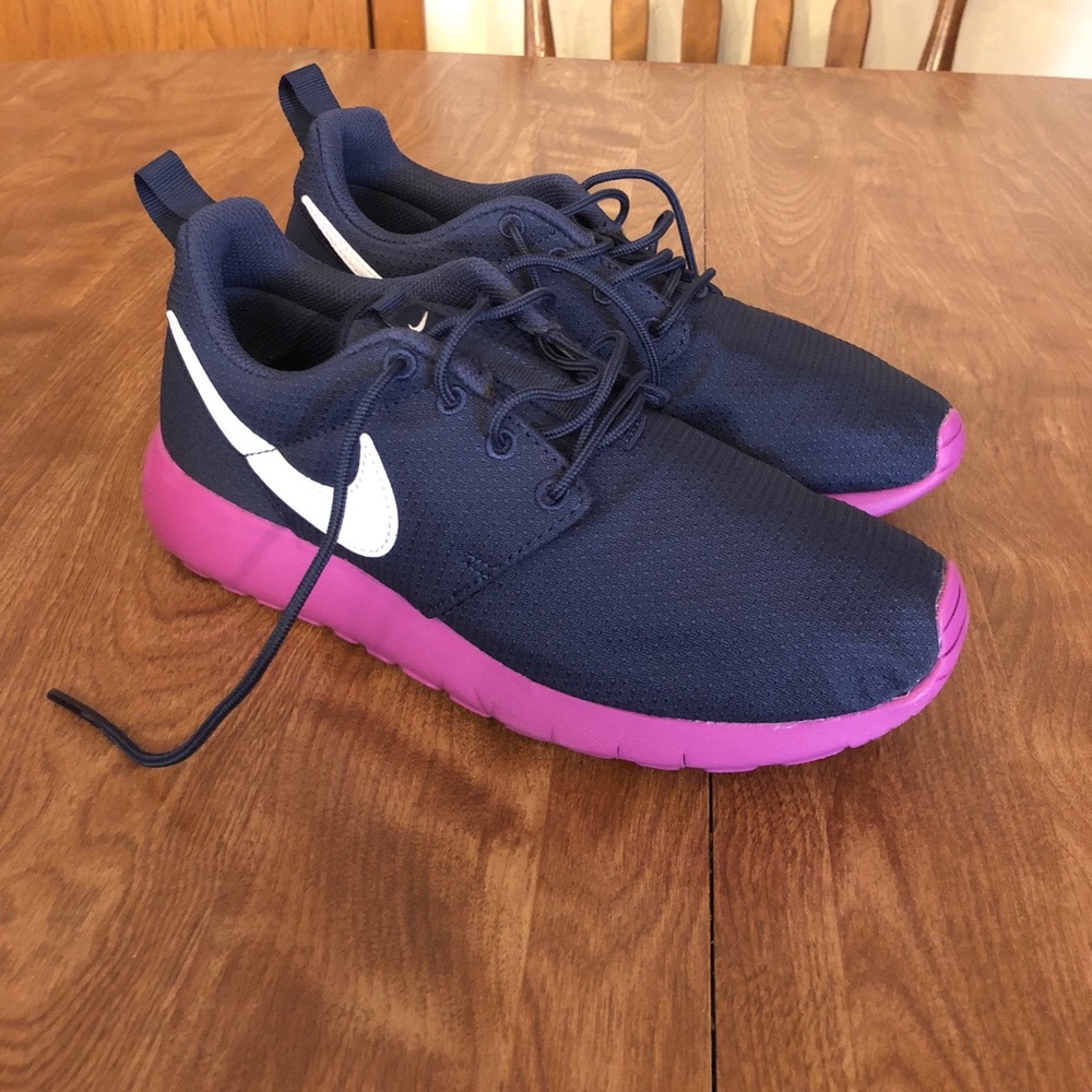 Nike Roshe.