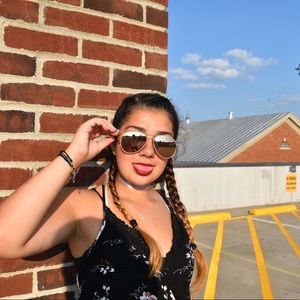 Meet your Posher, Adriana