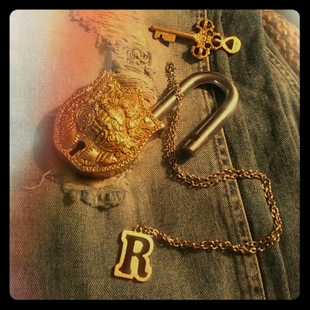 1980 R Initial Block Letter Charm Rope Necklace