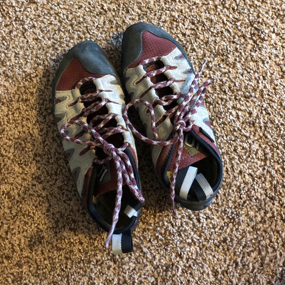 Rock climbing shoes 5.10 Brand 8.5 size