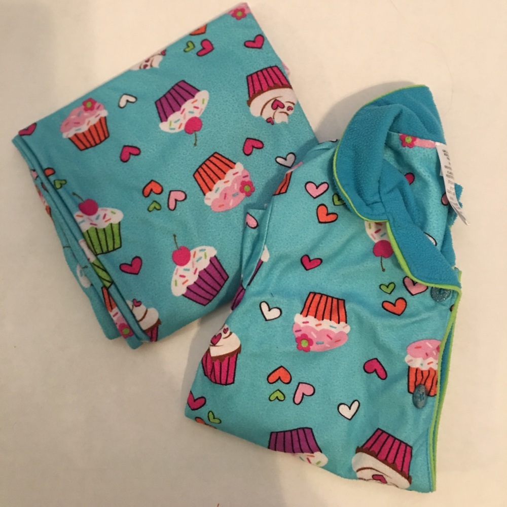 💙Girl size small 6/6x pj set