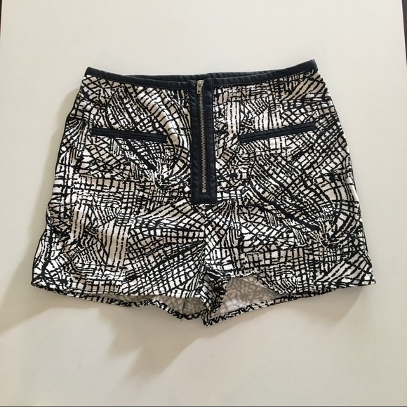 Urban outfitters printed high waisted shorts - Picture 1 of 2