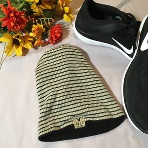 American Eagle AEO Knit Slouchy Beanie Reversible