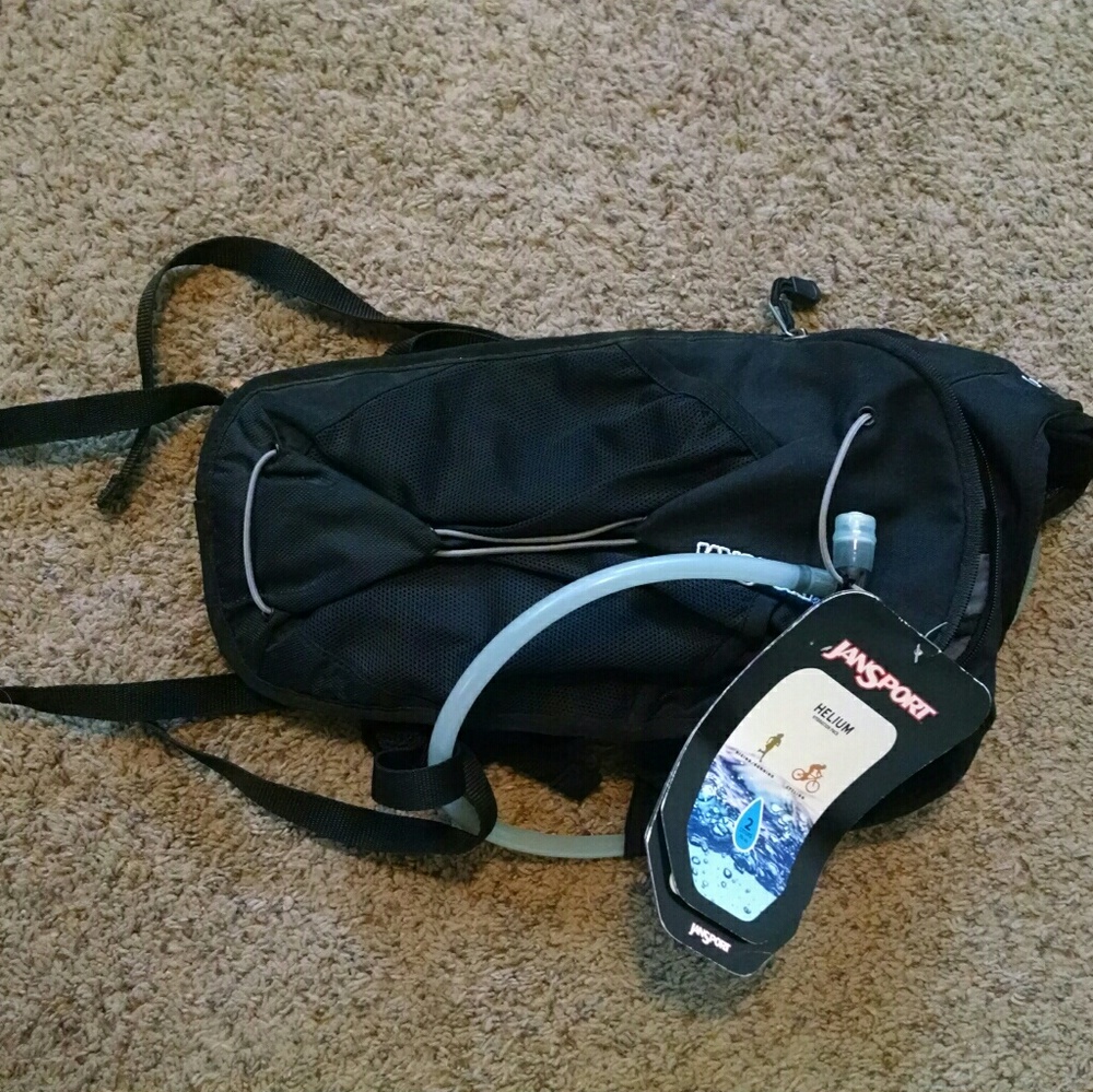 BRAND NEW. Jansport hiking backpack w/ 2 L bladder