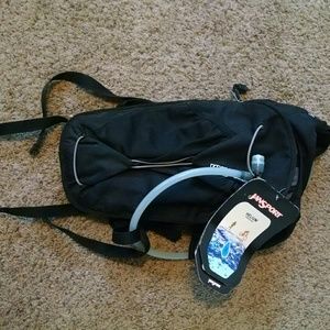 BRAND NEW. Jansport hiking backpack w/ 2 L bladder