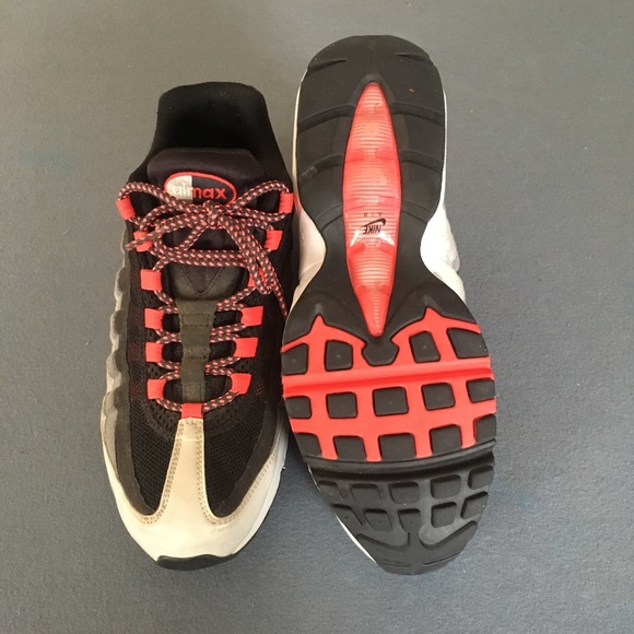 Nike Air Max 95 (red/black/grey/white) - Picture 3 of 4