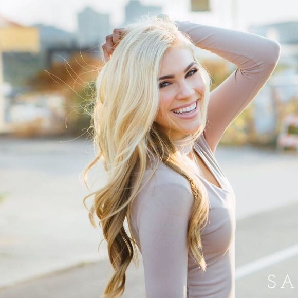 Meet your Posher, Lauren - Picture 1 of 1