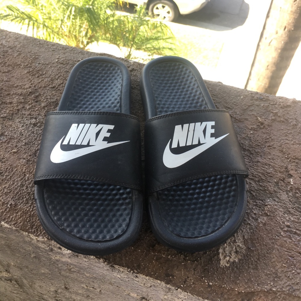 Nike youth slippers