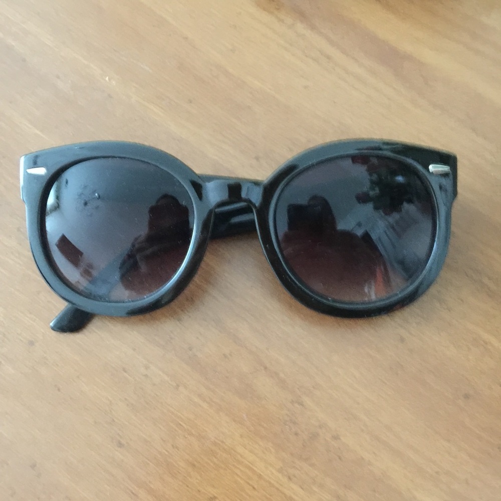 big sunglasses