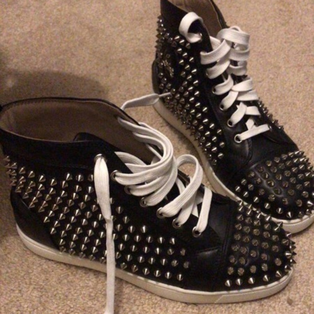 CL women’s sneaker size 7.5