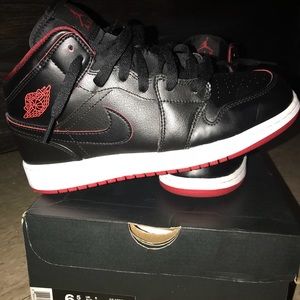 Grade School Air Jordan Retro 1