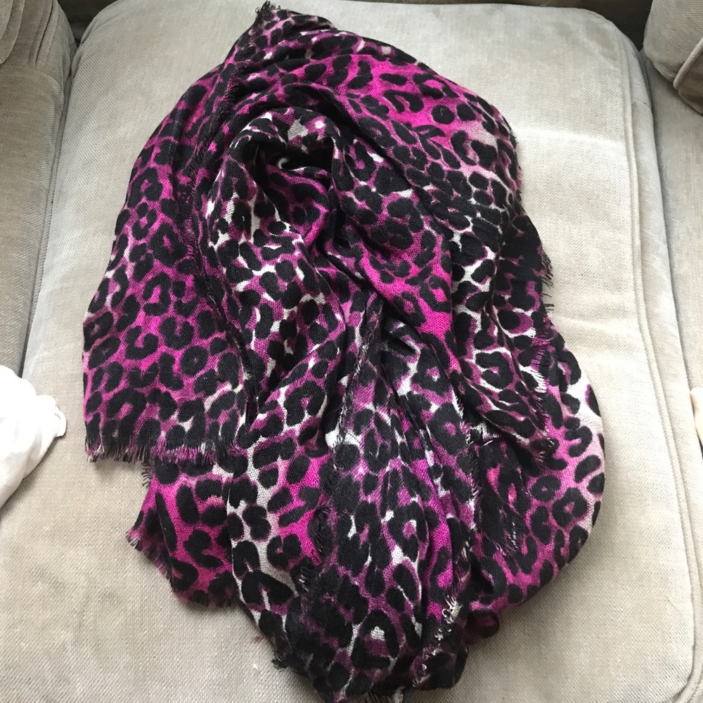 Leopard scarf