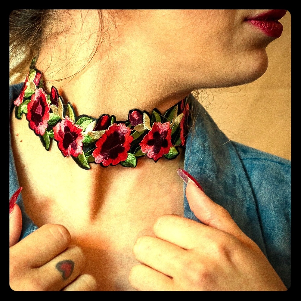 Vintage Flower Choker