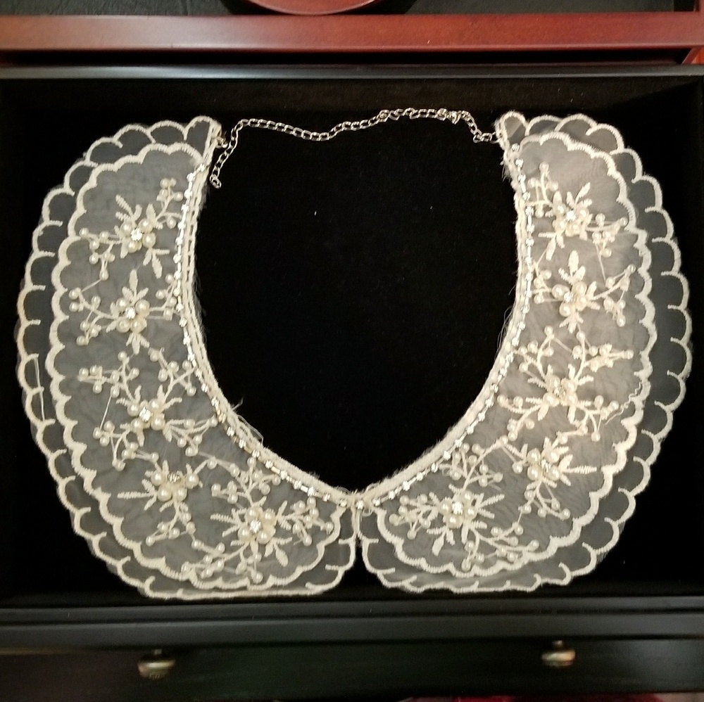 Decorative Collar Necklace.