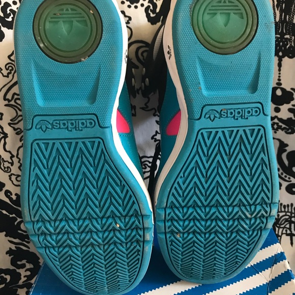 Adidas Roundhouse US 6.5 - Picture 3 of 4