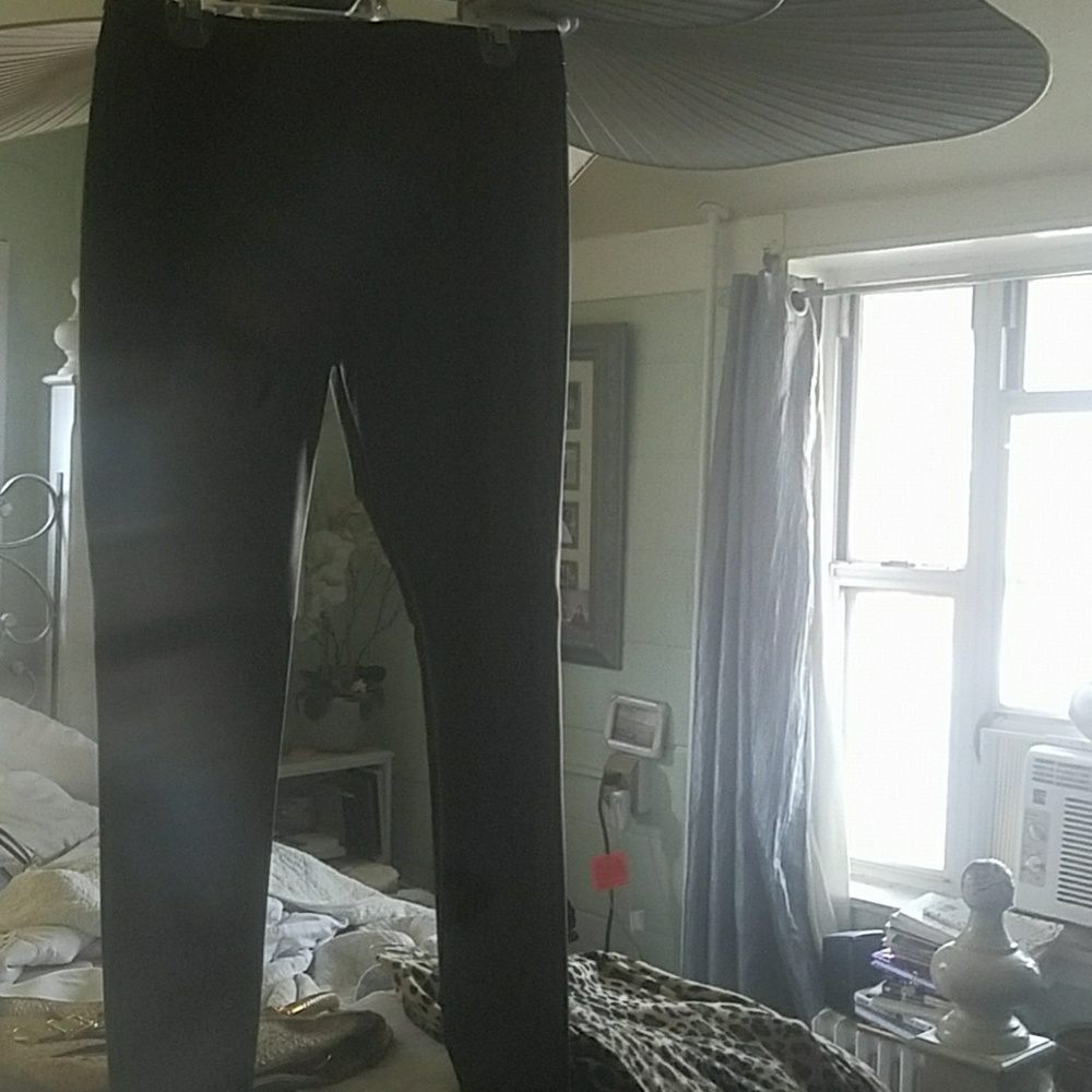 BLACK LEATHER PANTS