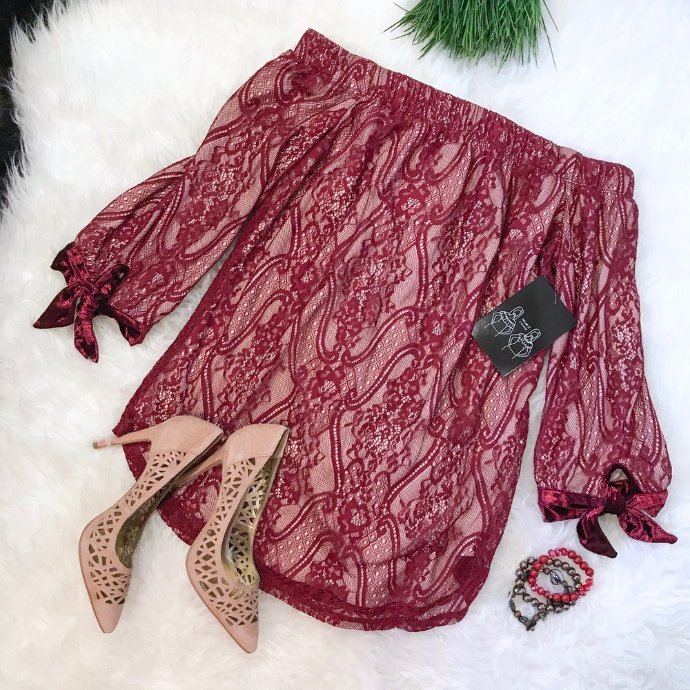 Exposed Shoulder Lace Blouse Top