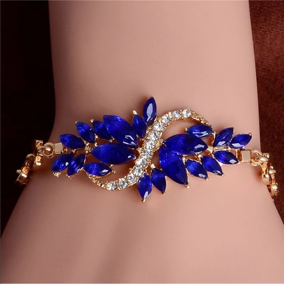 Jewelry - ⬇️$55 new Austrian crystal gemstone bracelet