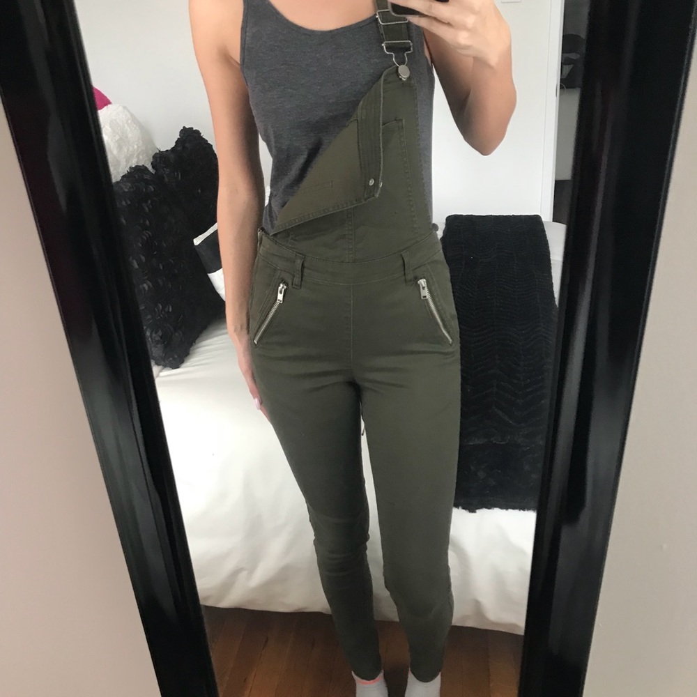 AMAZING GREEN OVERALLS