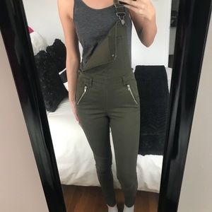 AMAZING GREEN OVERALLS