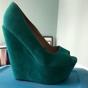 Teal wedges