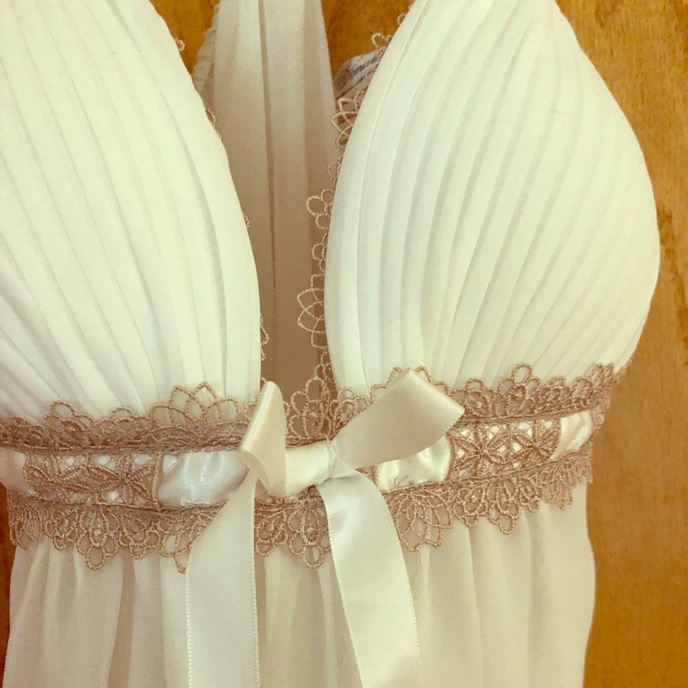 Perfect for wedding night or bridal shower!!