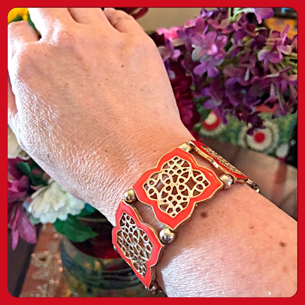 💐Pretty Red Enamel & Goldtone Stretch Bracelet💐 - Picture 1 of 4