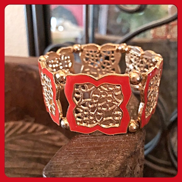 💐Pretty Red Enamel & Goldtone Stretch Bracelet💐 - Picture 2 of 4