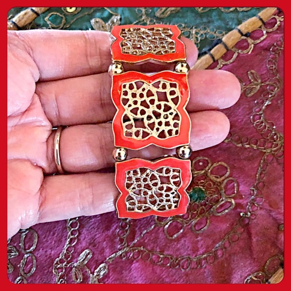 💐Pretty Red Enamel & Goldtone Stretch Bracelet💐 - Picture 3 of 4