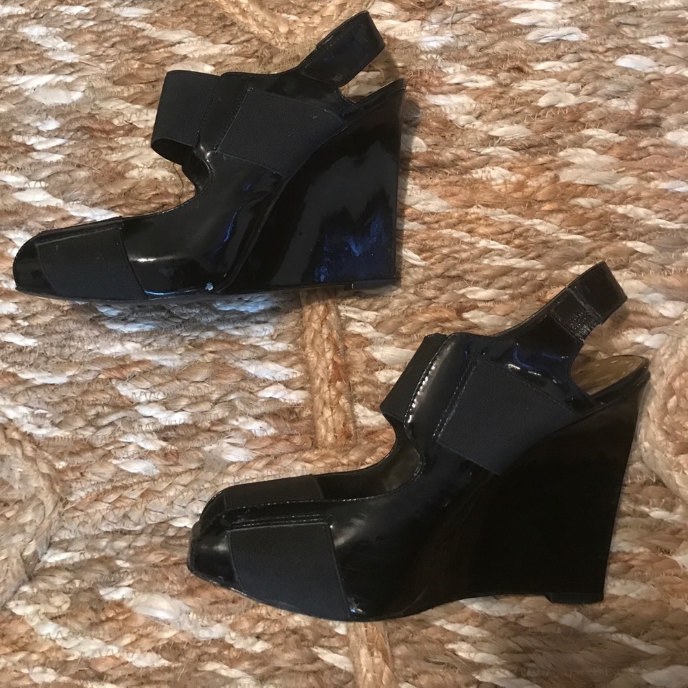 🎃BCB GIRLS BLACK PATENT AND ELASTIC CUTE WEDGES🎃